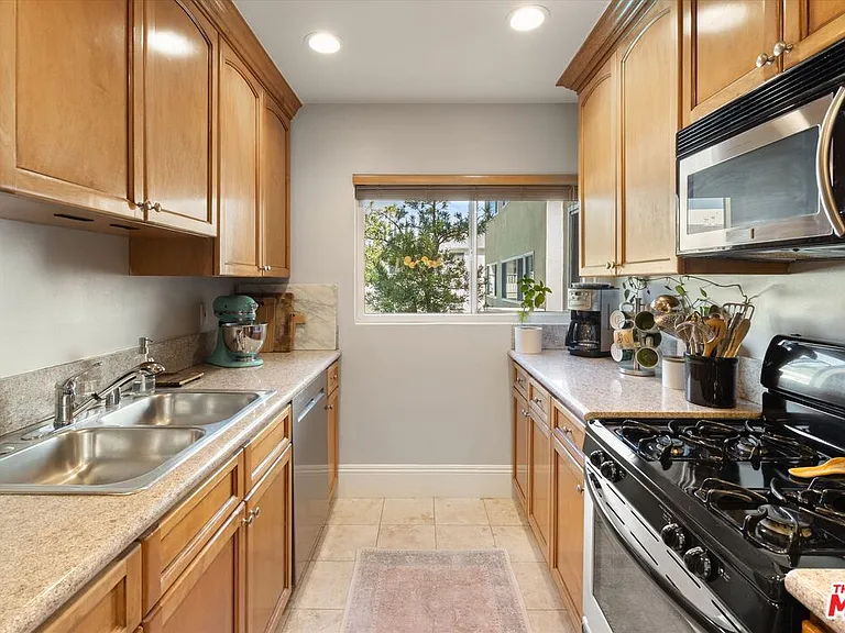 14934 Dickens St #7 — Photo 7