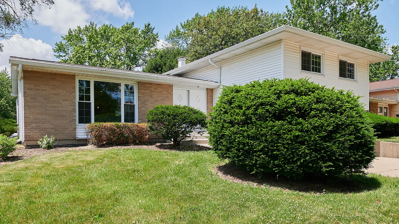 904 Arthur Dr photo 1