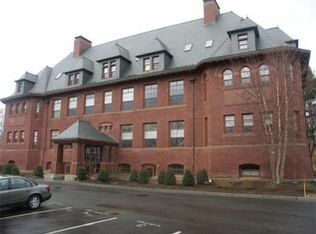 33 Forest St APT 102, Lexington, MA 02421