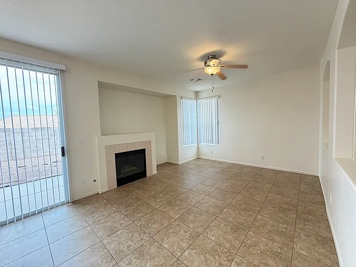 4 bed, 2.5 bath, 1682 sqft, $2,035 — Photo 3