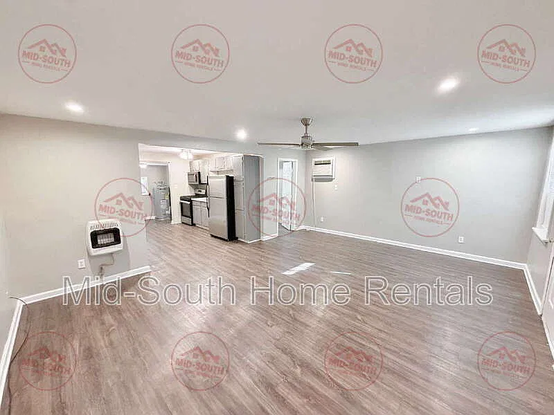 3 bed, 2.0 bath, 912 sqft, $995 — Photo 3