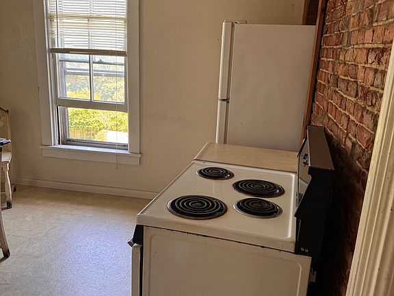 4th image of 530 E 6th St APT 4