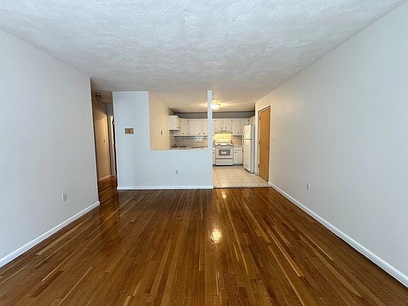 3rd image of 6 McLean Rd #5