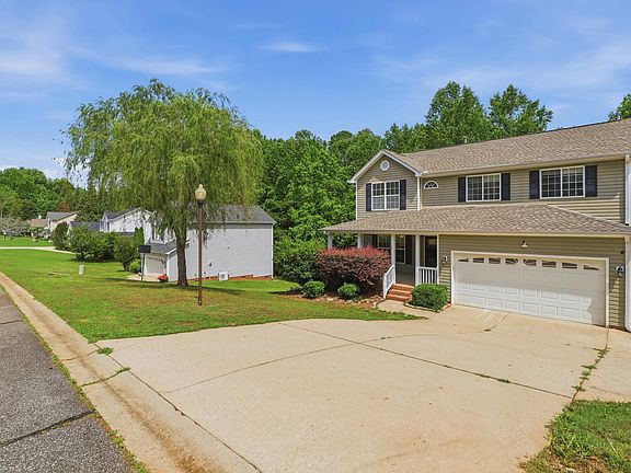 3rd image of 719 Timberwood Rdg