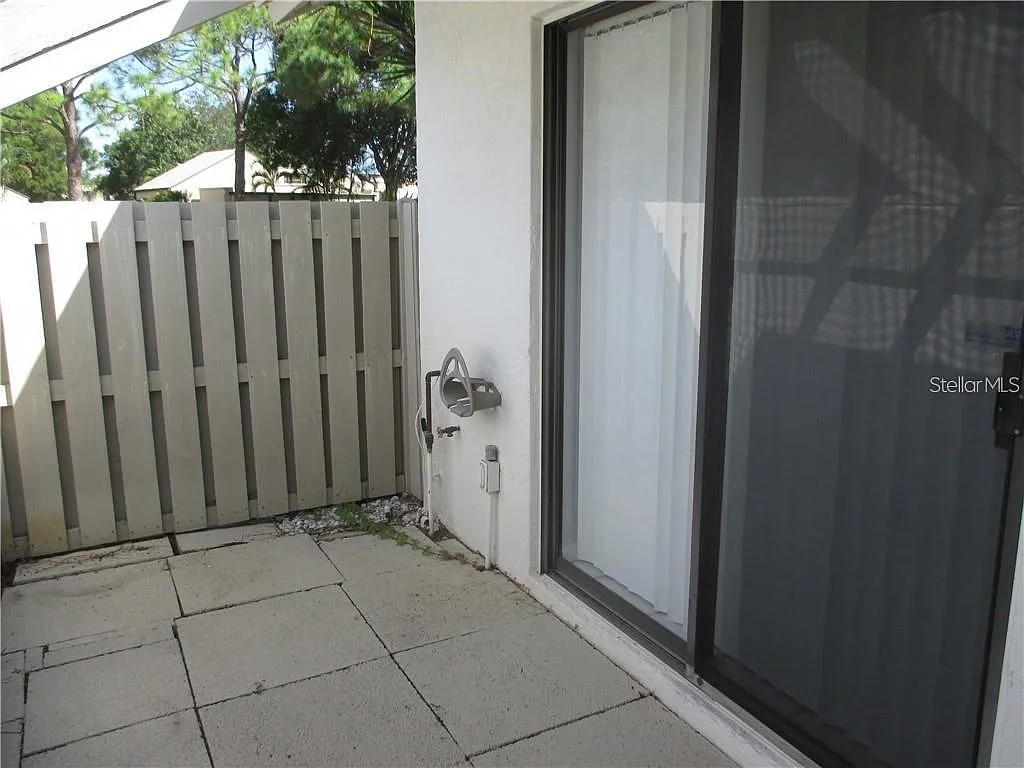 2 bed, 2.0 bath, 1080 sqft, $4,000 — Photo 2