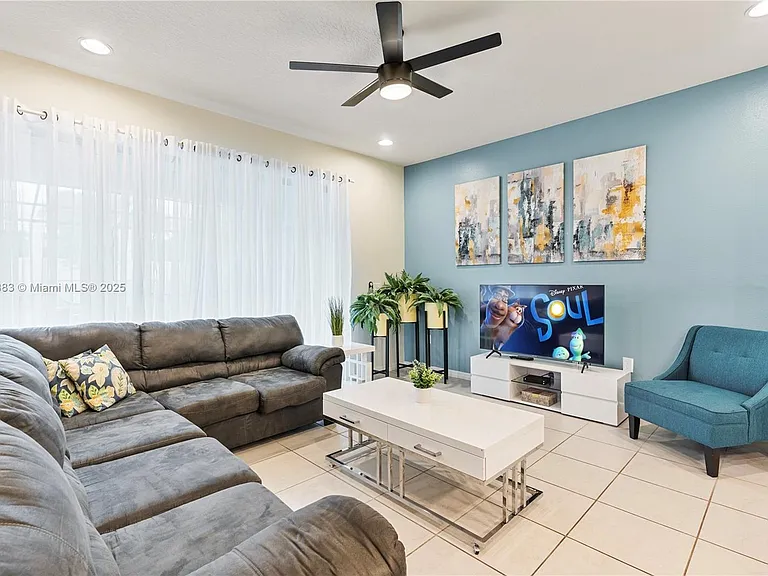2428 Dubai St — Photo 3