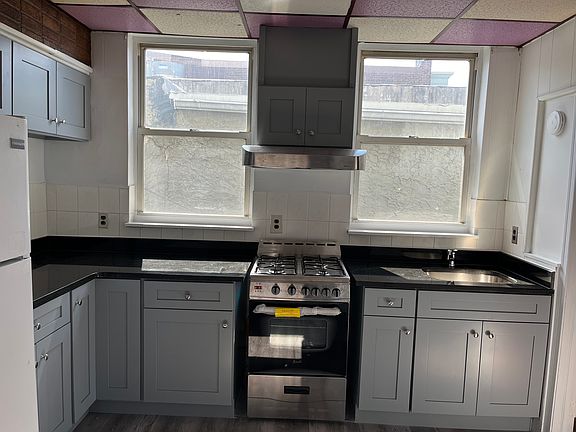 New Kitchen w New Cabinets