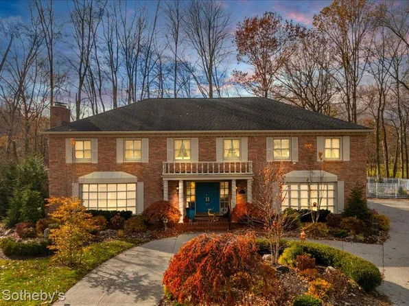 38383 Saddle Ln, Clinton Township, MI 48036