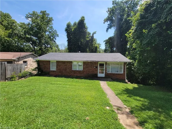 2707 Drewry Ln, Winston Salem, NC 27105