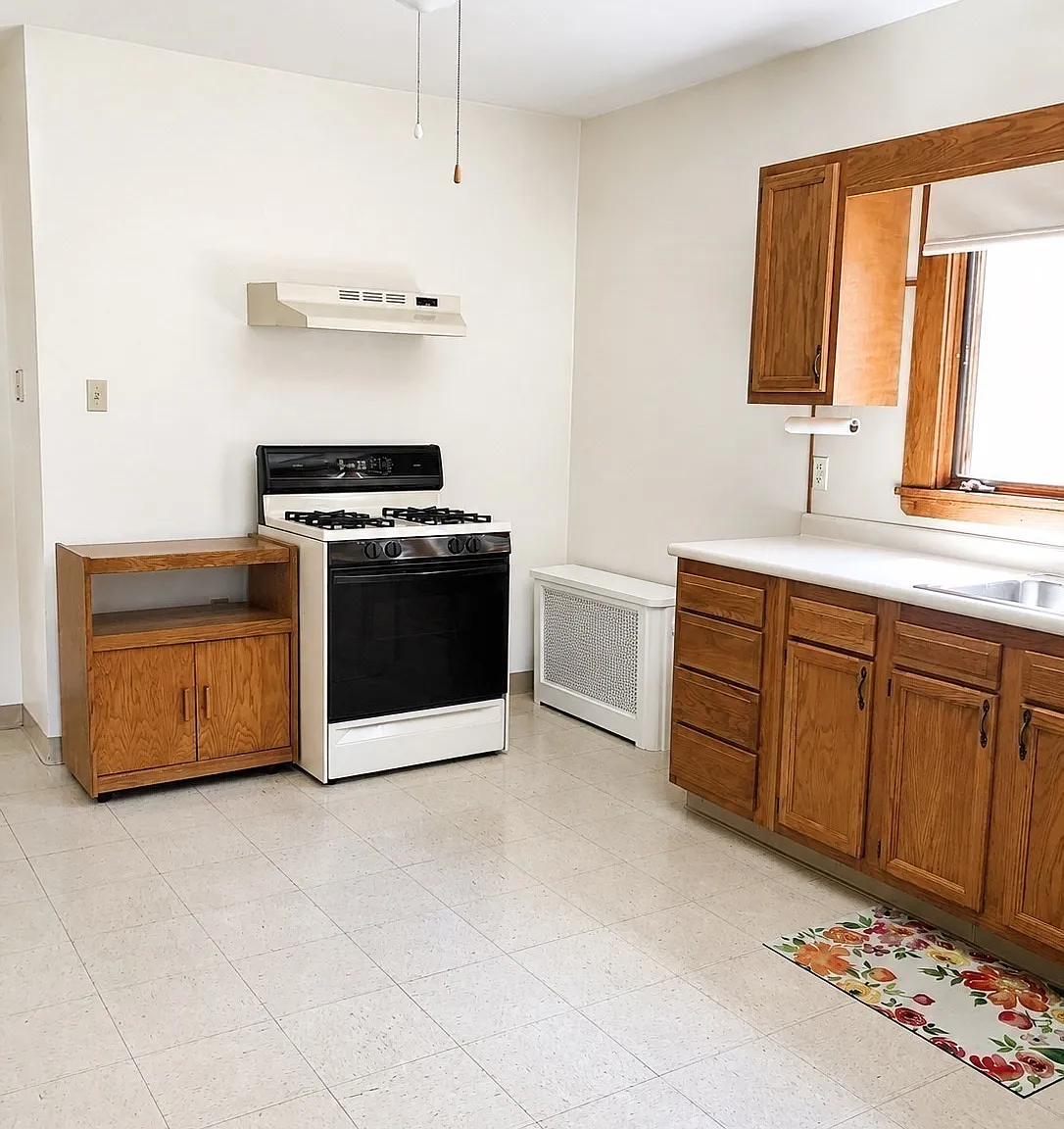 2 bed, 1.0 bath, 900 sqft, $2,400 — Photo 2