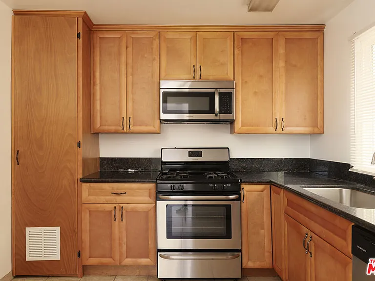 5516 1/2 N Cahuenga Blvd — Photo 8
