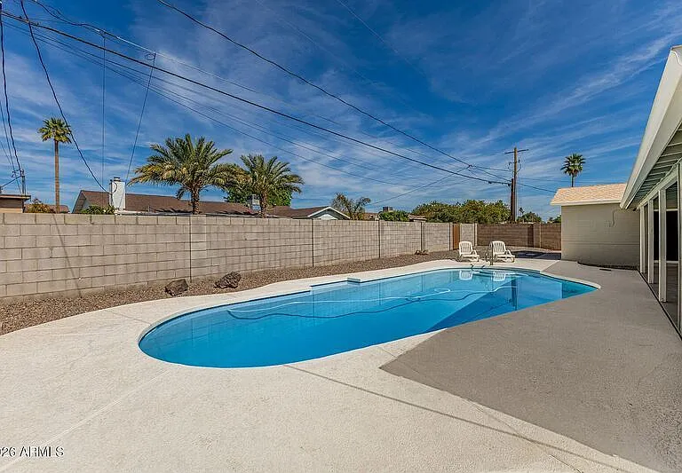 220 E McKinley St — Photo 32