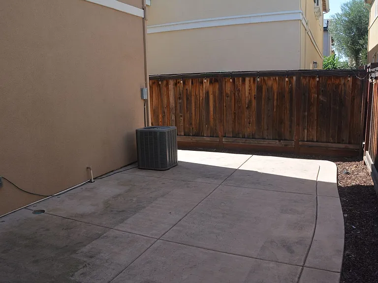 321 Macarthur Way — Photo 34