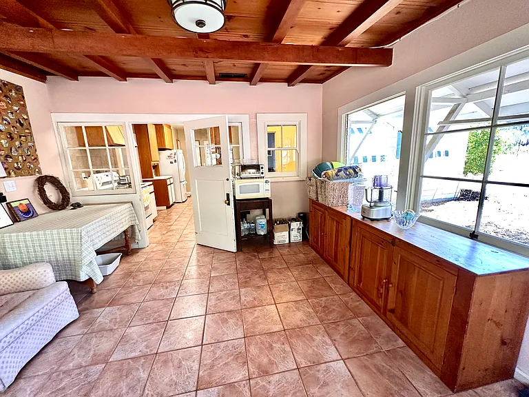 Madrona Ave — Photo 15