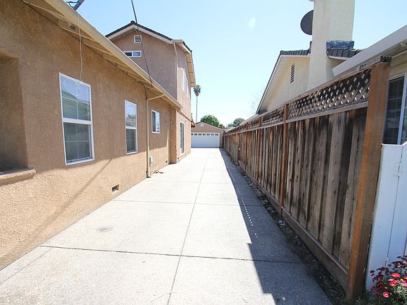 2nd image of 1574 E San Fernando St