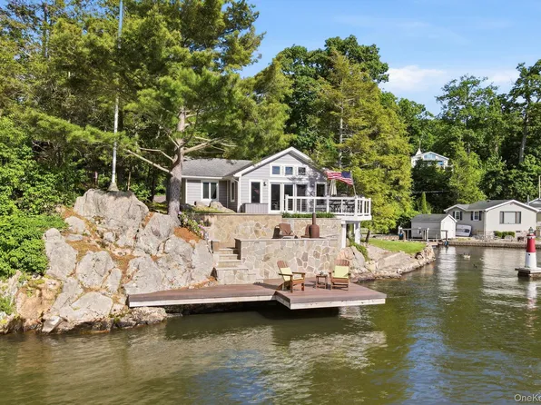 53 Shore Avenue, Greenwood Lake, NY 10925