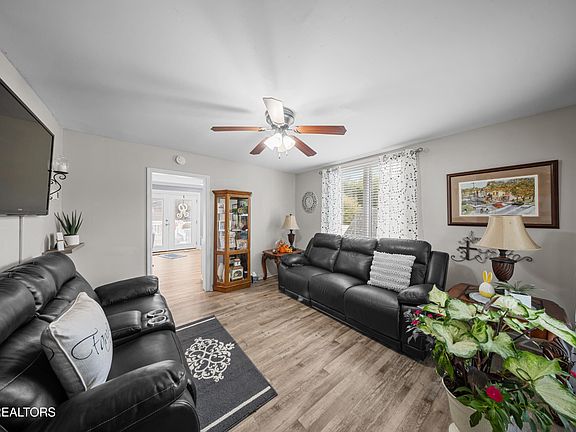4th image of 1012 Kingland Ave