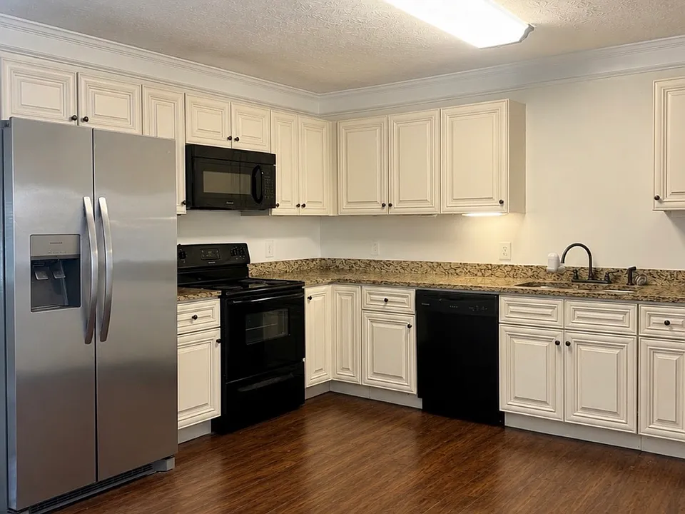 353 Seagraves Dr #353