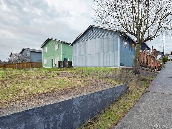 5th image of 5804 32nd St NE