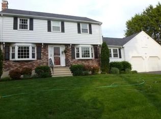 9 Old Stagecoach Rd, Bedford, MA 01730