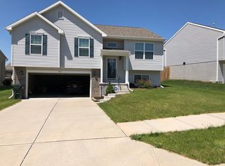 9152 Scott St, Omaha, NE 68122