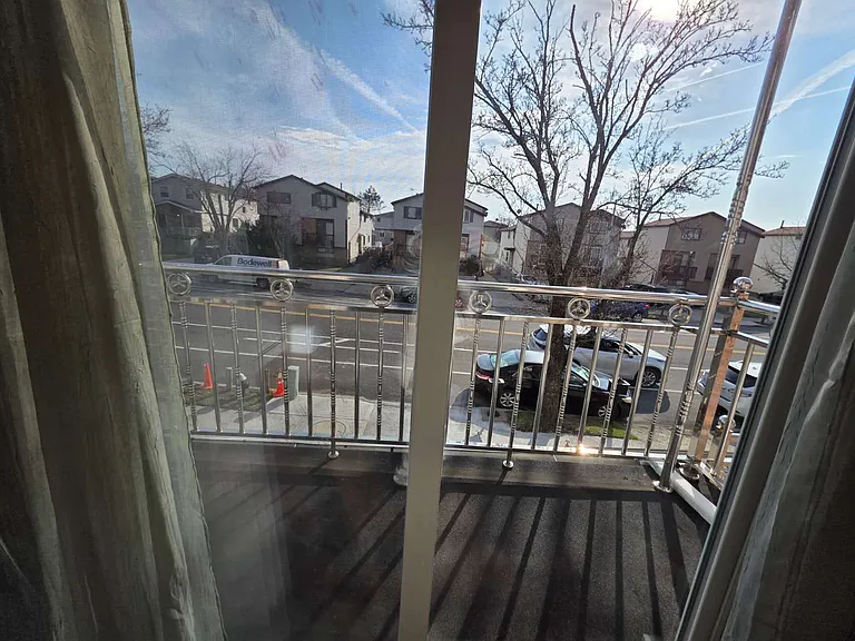 Travis Ave — Photo 24