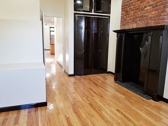 5th image of 289 Jefferson St APT 1L