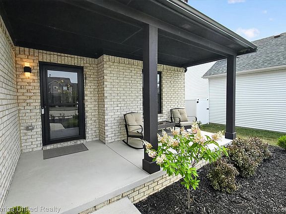 5th image of 5024 Chatsworth St