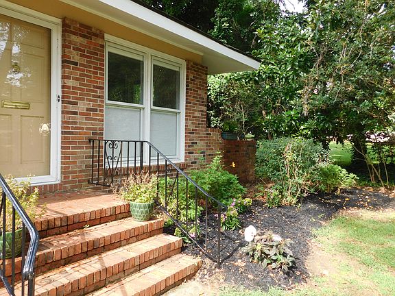 3rd image of 24 E Hillcrest Dr