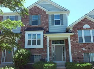 2703 Neubauer Cir, Lindenhurst, IL 60046