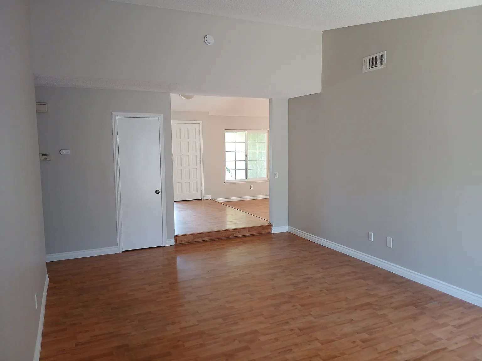 4 bed, 2.5 bath, 2100 sqft, $3,650 — Photo 4