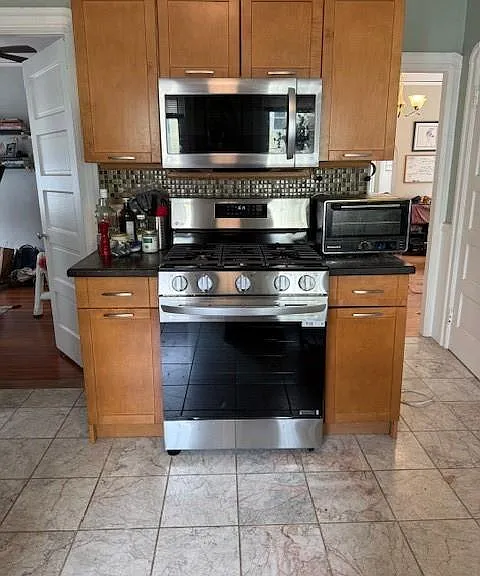 4 Mansfield St #2 — Photo 1