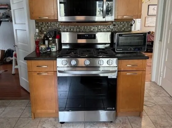 4 Mansfield St #2, Providence, RI 02908