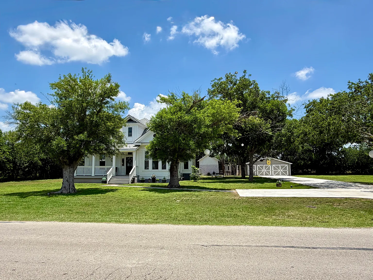 3 bed, $2,600 — Photo 2