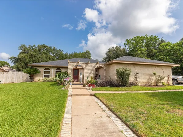 116 Briarwood Ln, Bellville, TX 77418