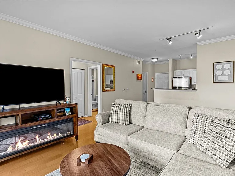 1000 Providence Pl #358 — Photo 5