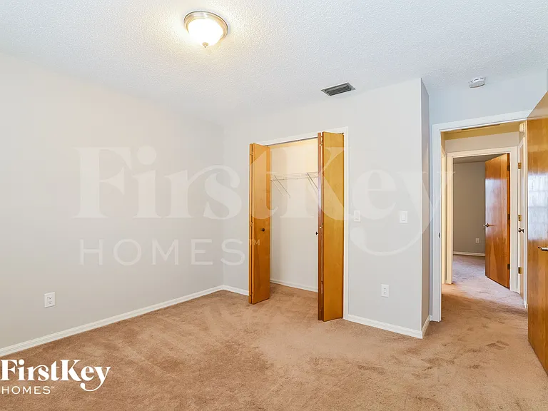 913 Sylvia Dr — Photo 10