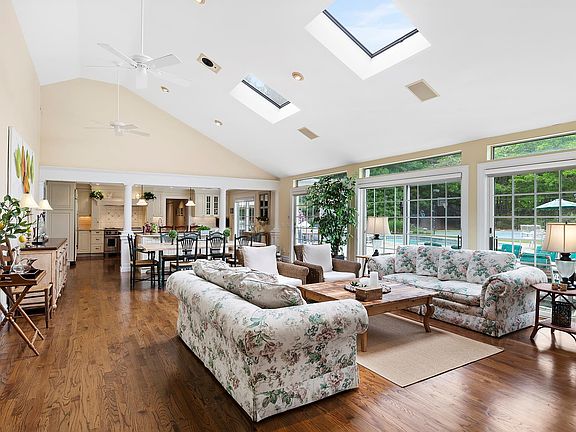 2nd image of 54 Whippoorwill Ln