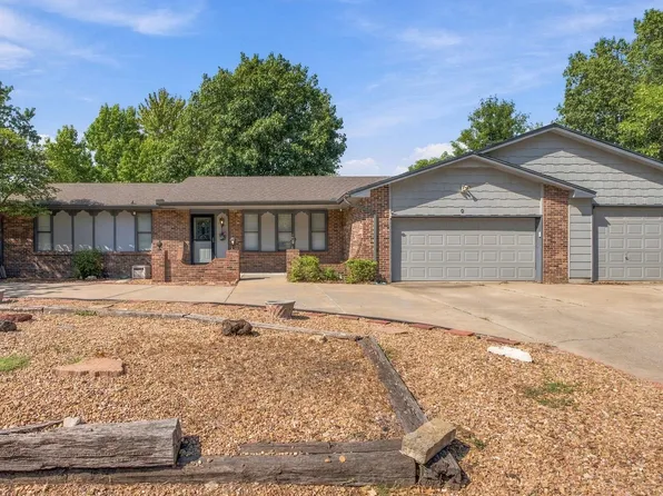 401 N Oak Forest Ln, Derby, KS 67037