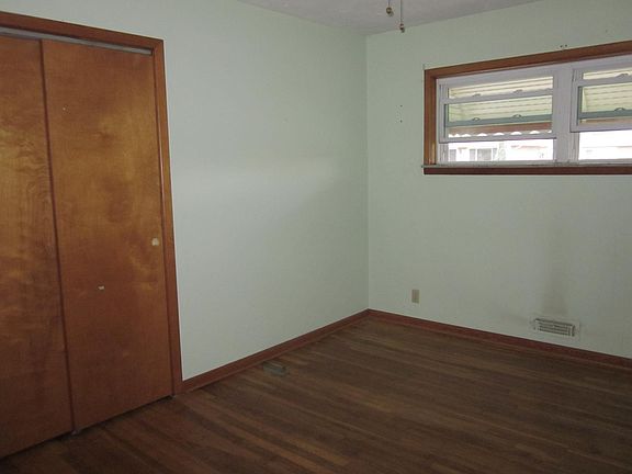 2nd image of 3900 Jeanne Dr