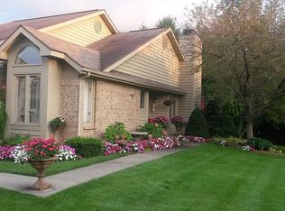 1832 Cross Bend St NE, Grand Rapids, MI 49505