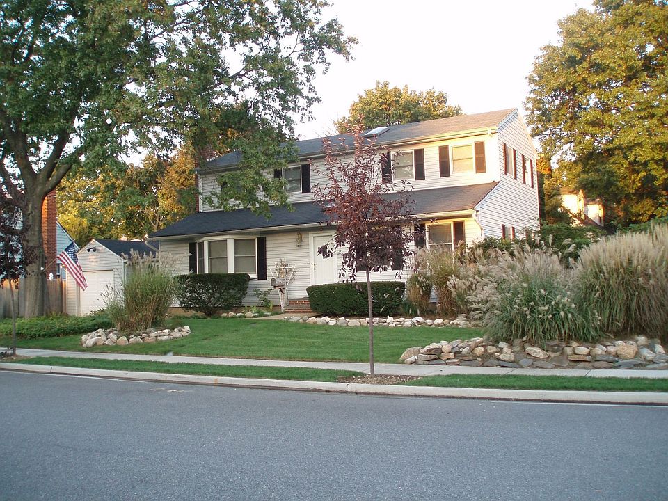 1st image of 10 James Ave