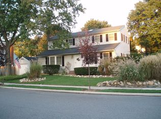 10 James Ave, East Norwich, NY 11732