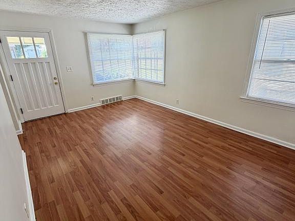 3rd image of 26 Meadowbrook Ave