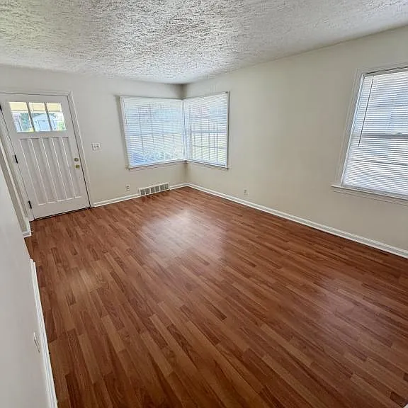 26 Meadowbrook Ave — Photo 3