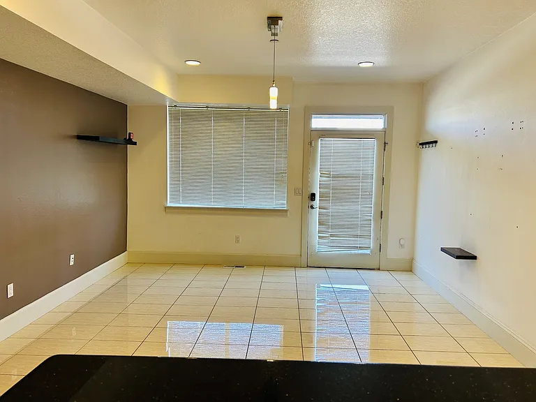 6016 NE Willow St — Photo 3