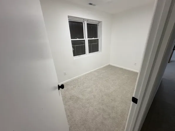 2857 28th St SE APT 2, Washington, DC 20020