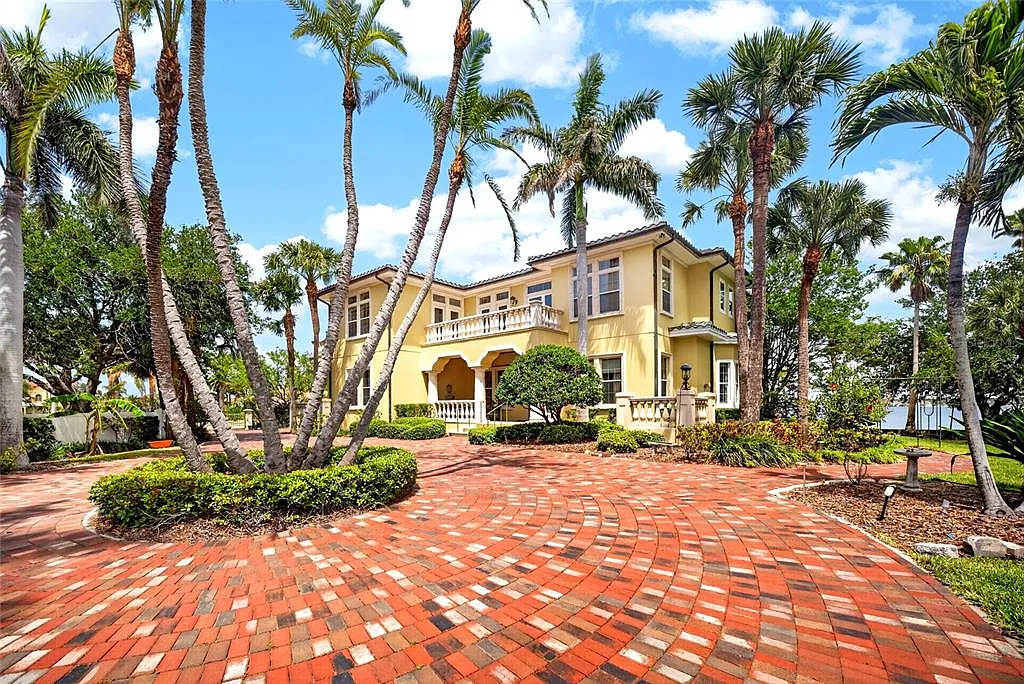 4 bed, 6.0 bath, 4862 sqft, $28,000 — Photo 4