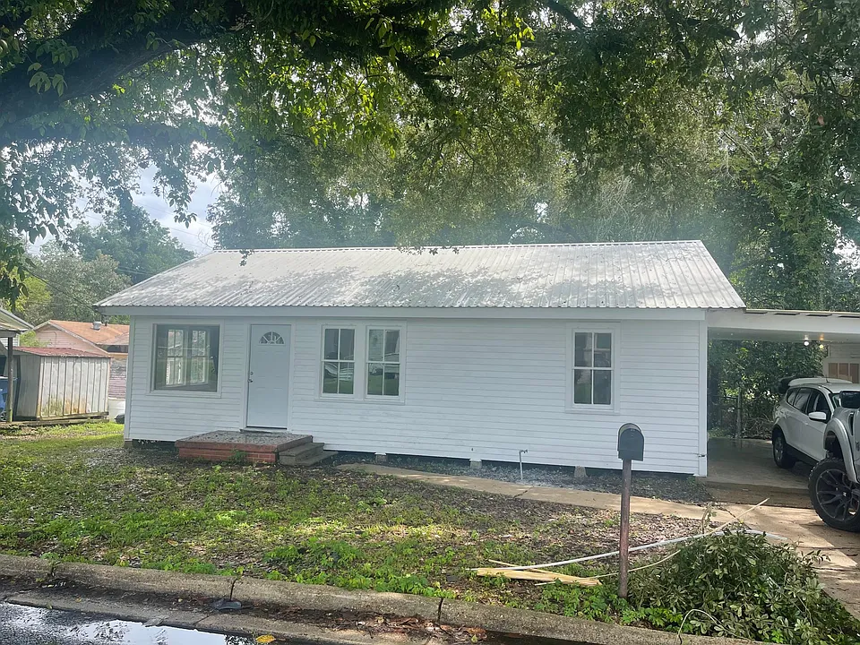 1313 Parkview Dr