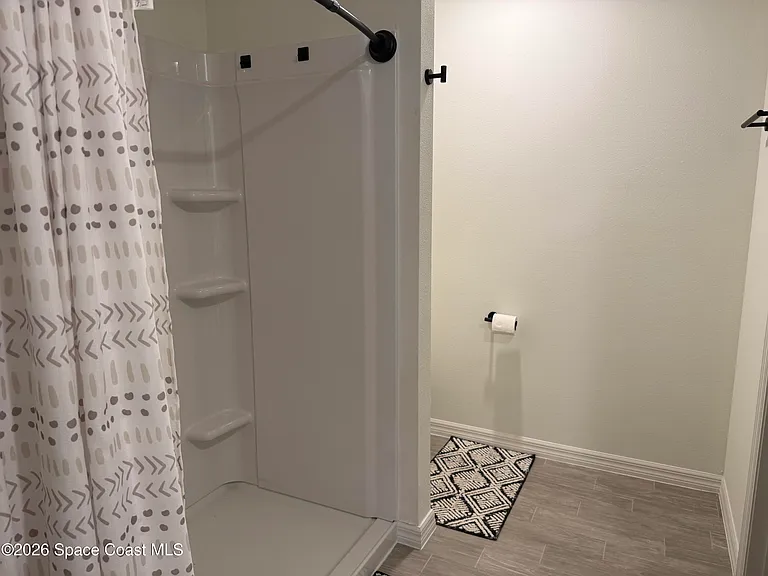 593 Haleybury St SW — Photo 11